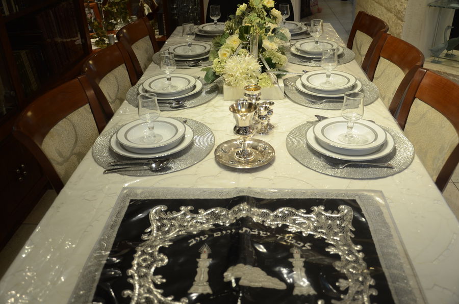 שולחן שבת | אילוסטרציה