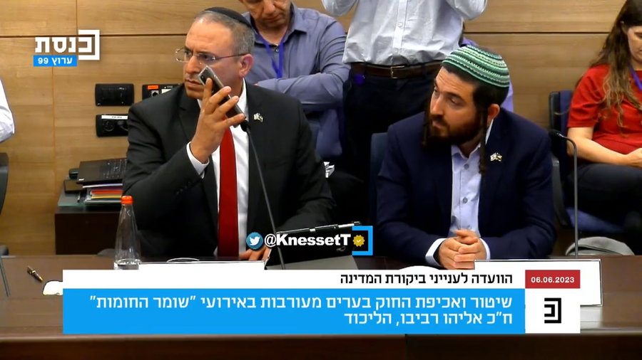 רביבו משמיע את קולות הירי