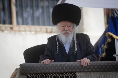 האדמו"ר מגור בחופת אחד מצאצאיו