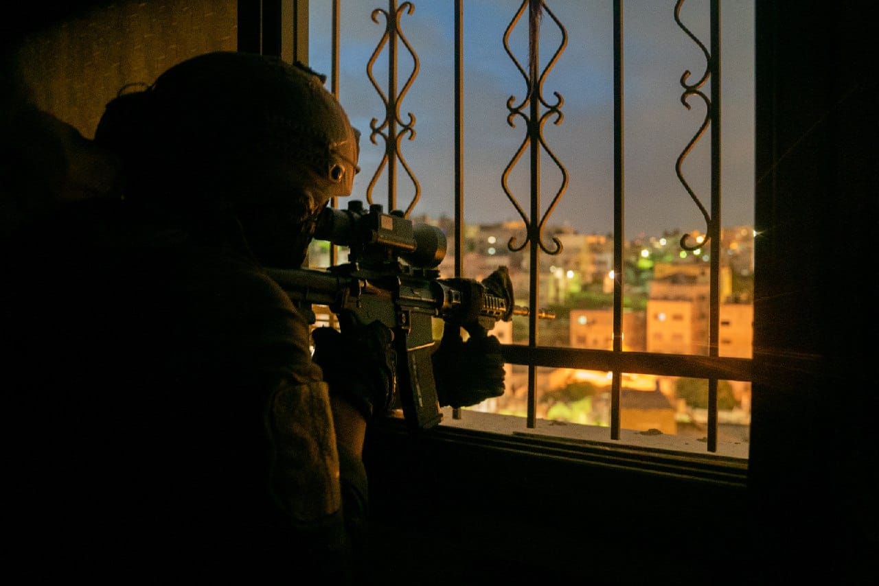 לוחמי צה"ל ושב"כ עצרו עשרה מבוקשים בחשד לפעילות טרור