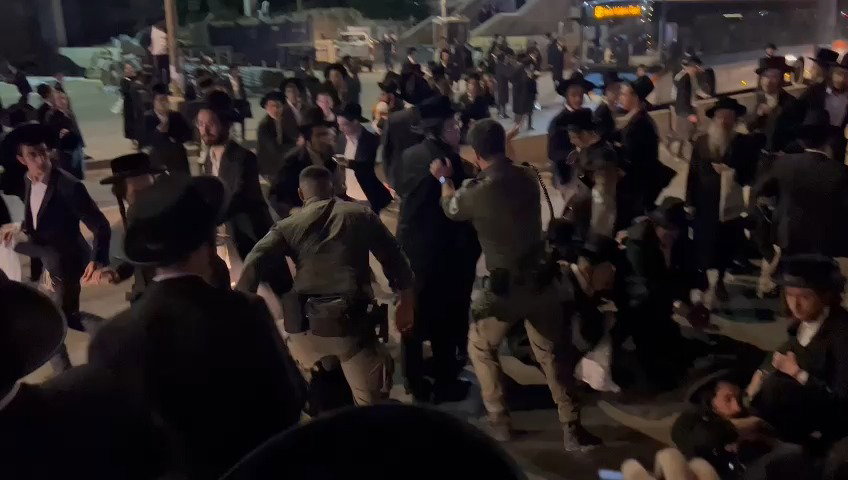 העימותים בהפגנה, הערב