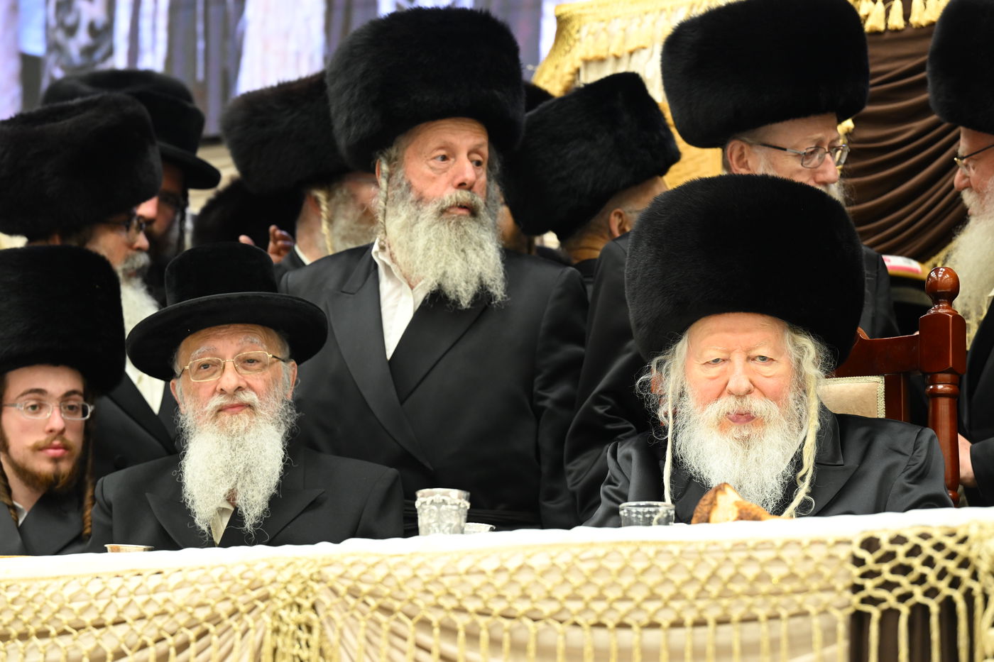 בעיצומה של החתונה הגדולה בגור: שיחה ממושכת בין רה"י הגרב"מ אזרחי והרבי מגור