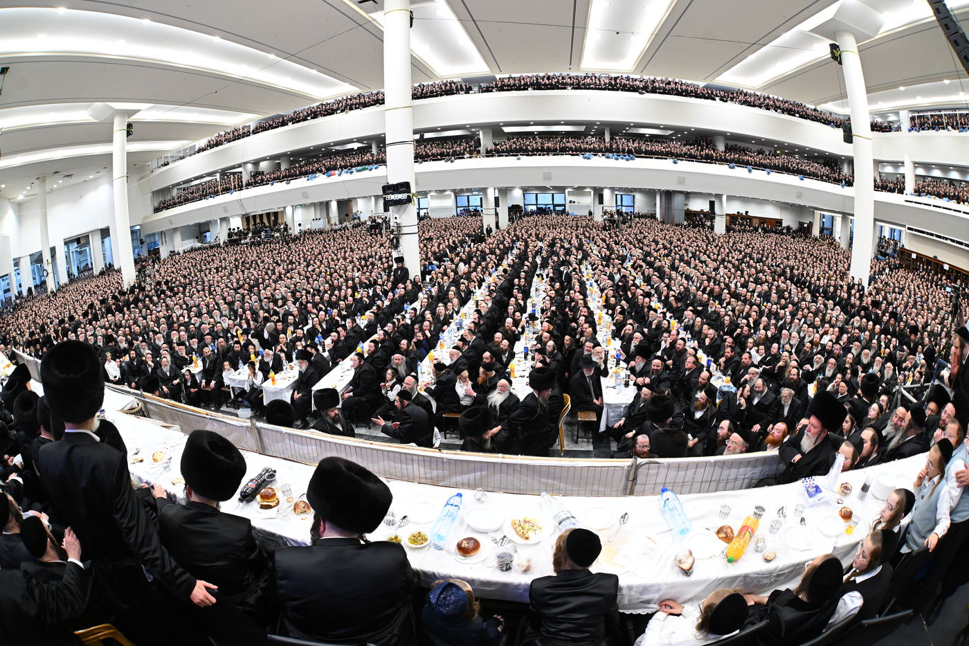 בעיצומה של החתונה הגדולה בגור: שיחה ממושכת בין רה"י הגרב"מ אזרחי והרבי מגור