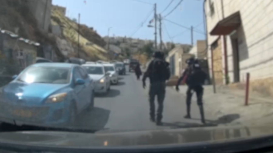 מעצר מיידי האבנים