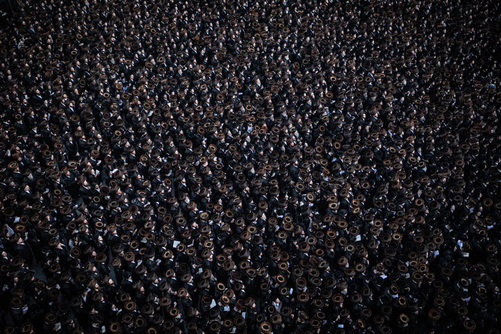 אלפים בחתונת נכדו השמיני של הרבי מבעלזא; הגרב"מ אזרחי והגרמ"ה הירש השתתפו