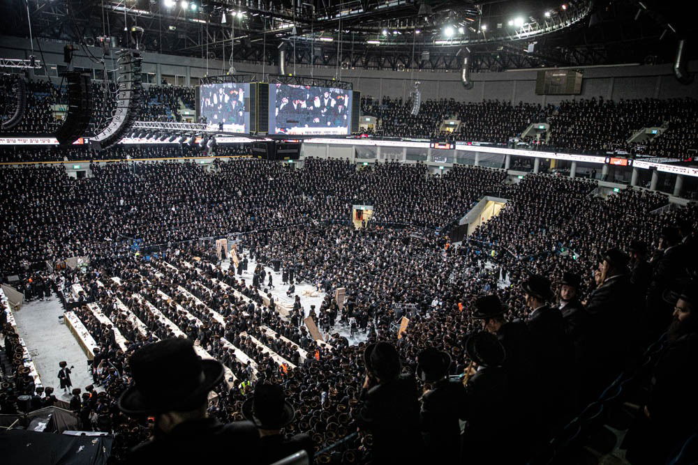 אלפים בחתונת נכדו השמיני של הרבי מבעלזא; הגרב"מ אזרחי והגרמ"ה הירש השתתפו