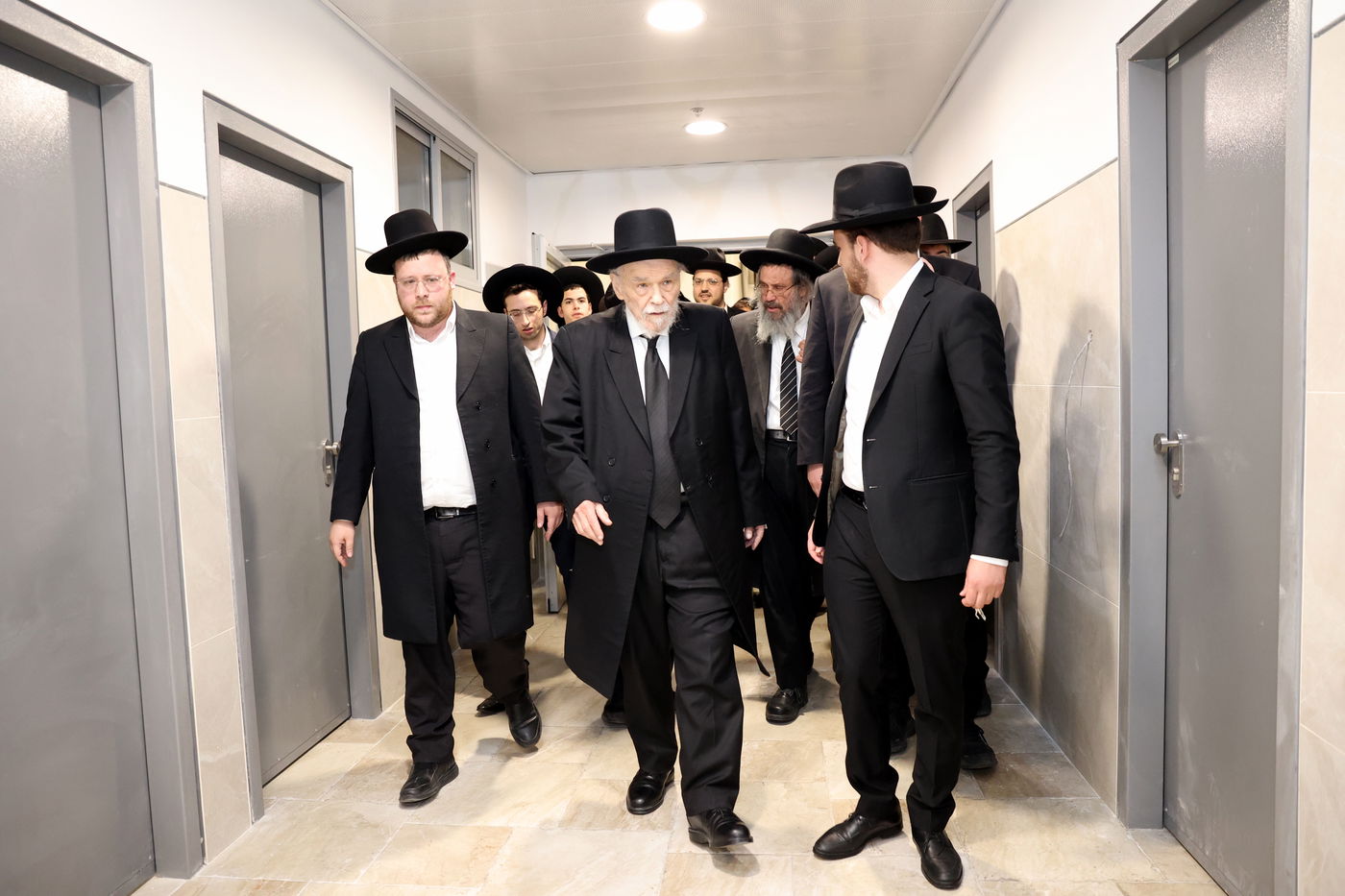 הגרמ"ה הירש הספיד בישיבת חברון - ונועד עם הגר"ד כהן