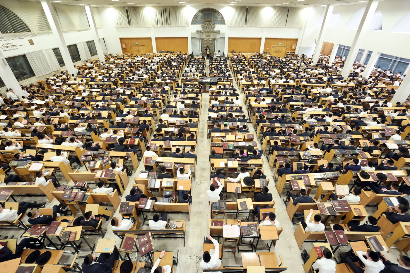 הגרמ"ה הירש הספיד בישיבת חברון - ונועד עם הגר"ד כהן