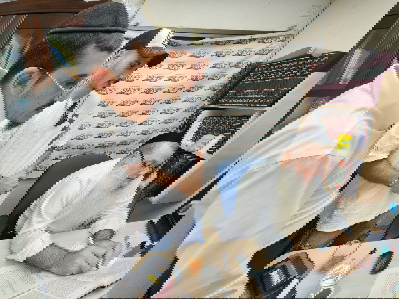 השיעור בבני ברק שהרים מחדש את הזמר אבי אבורומי