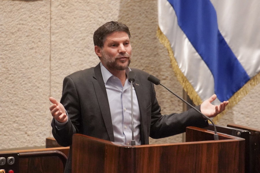 "לא יודע אנגלית" | השר סמוטריץ' במליאה