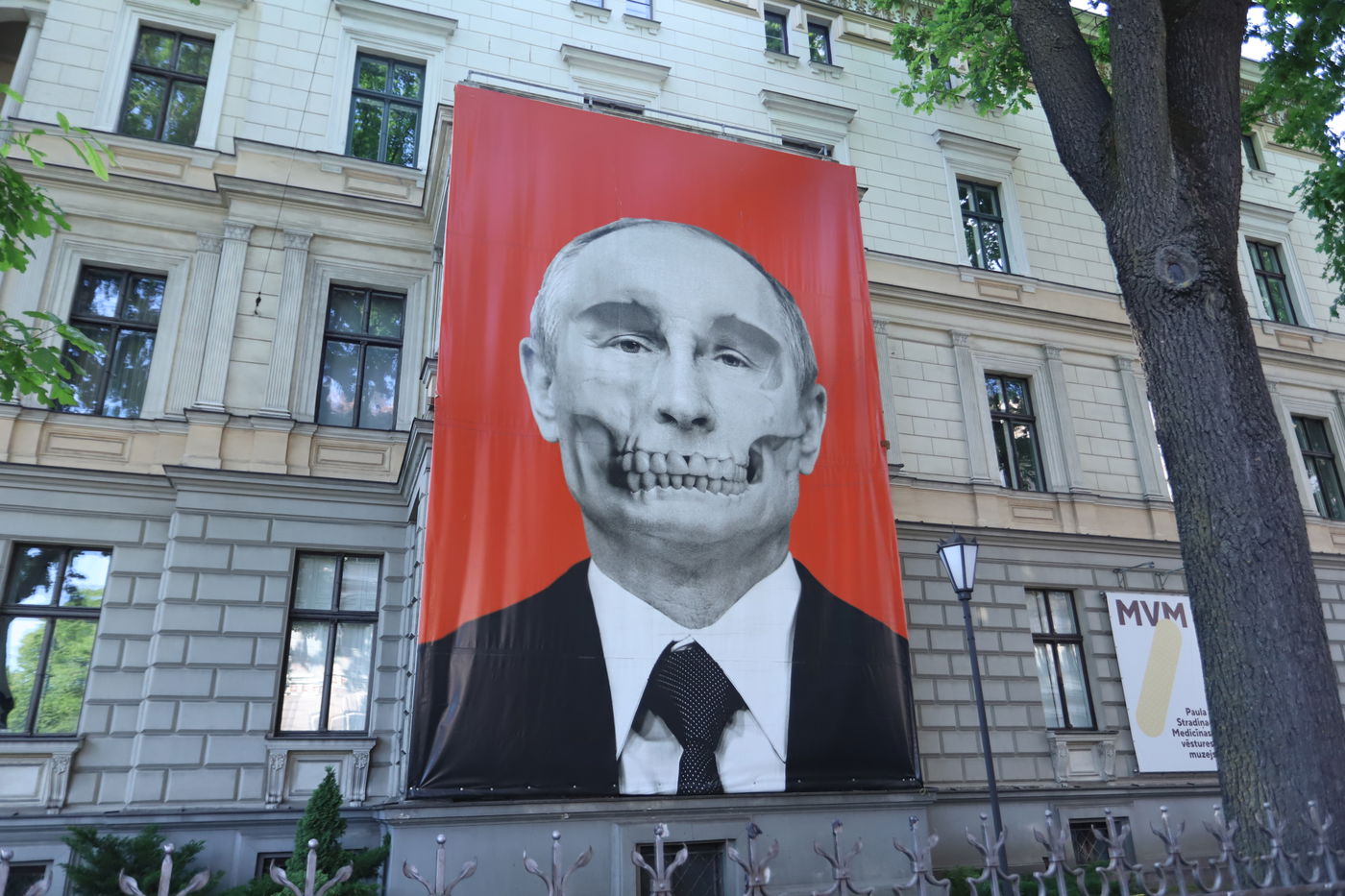 מוזיאון השואה, הרחובות וההוואי | הצלם מפריז תיעד את ריגה