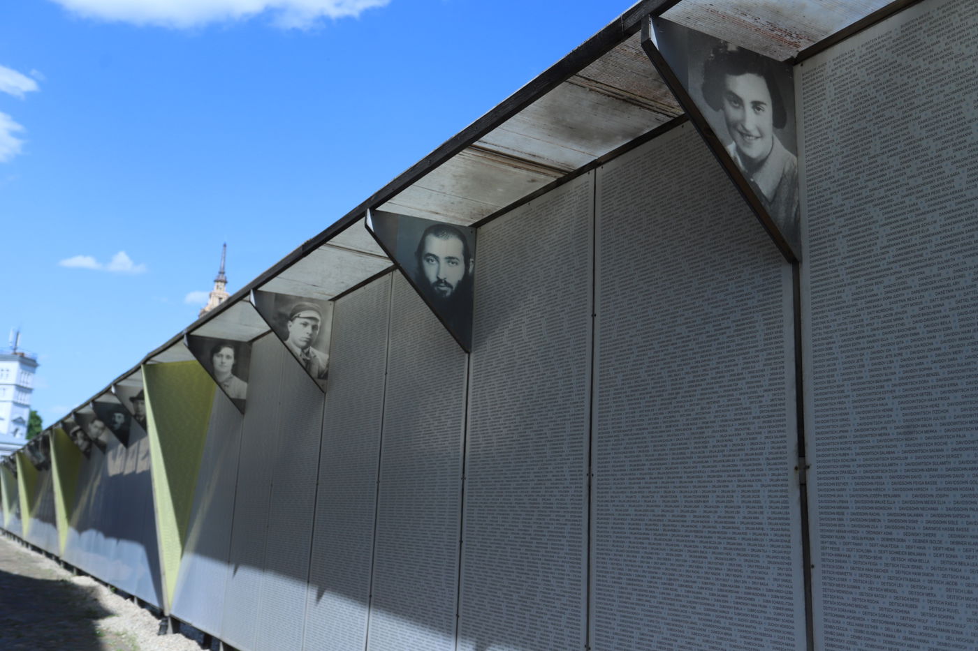 מוזיאון השואה, הרחובות וההוואי | הצלם מפריז תיעד את ריגה