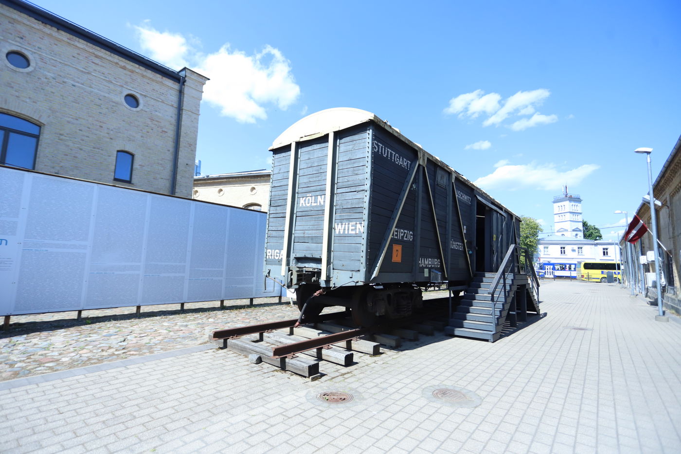 מוזיאון השואה, הרחובות וההוואי | הצלם מפריז תיעד את ריגה
