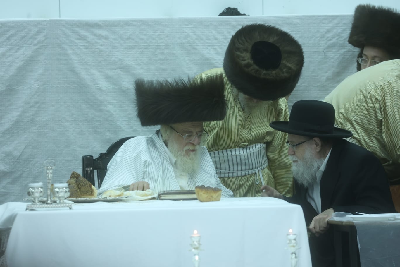 היסטוריה: האדמו"ר מתולדות אהרן שבת לראשונה באלעד