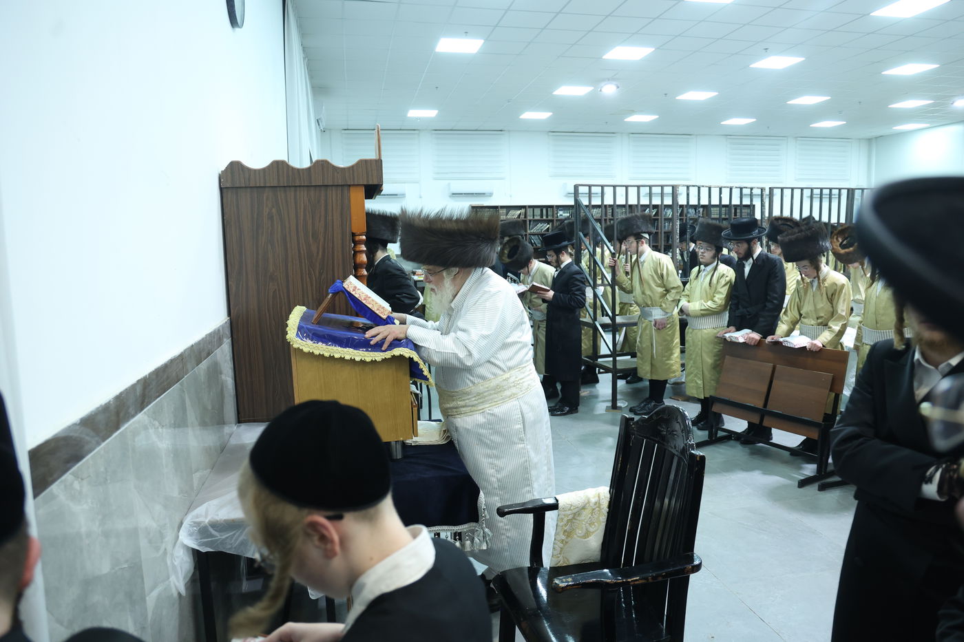 היסטוריה: האדמו"ר מתולדות אהרן שבת לראשונה באלעד