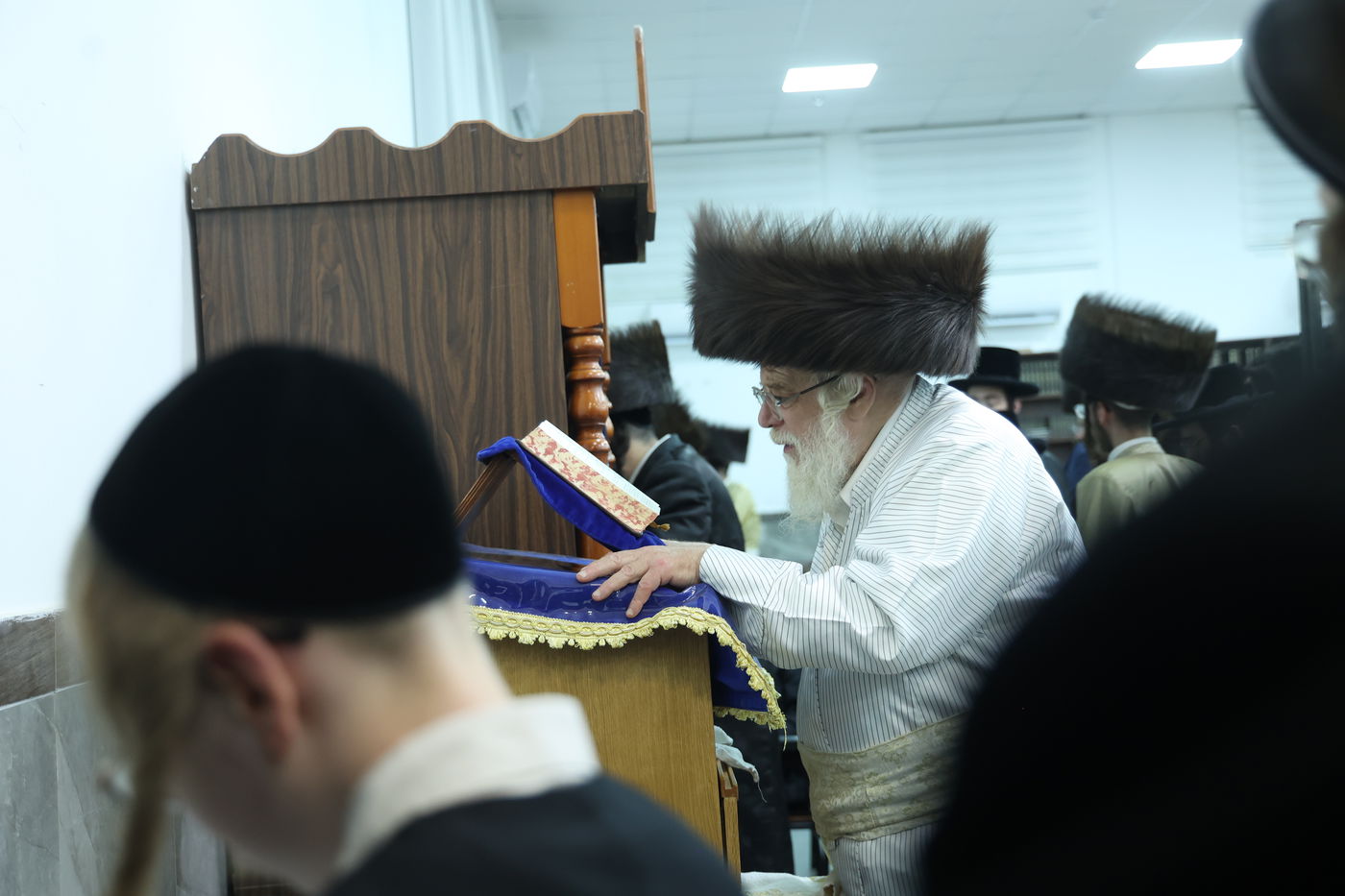 היסטוריה: האדמו"ר מתולדות אהרן שבת לראשונה באלעד