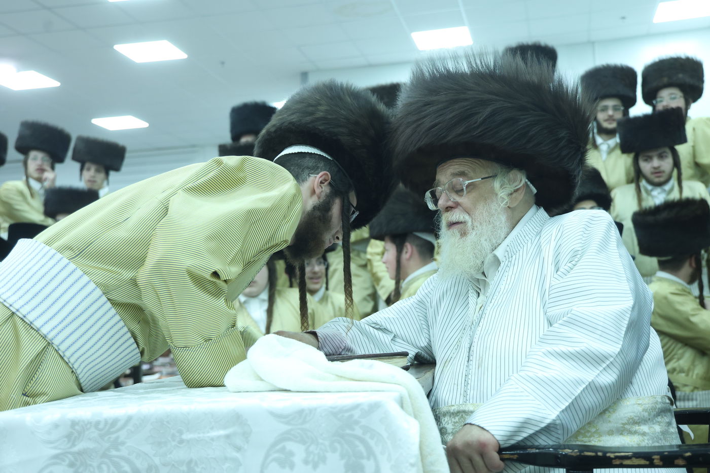 היסטוריה: האדמו"ר מתולדות אהרן שבת לראשונה באלעד