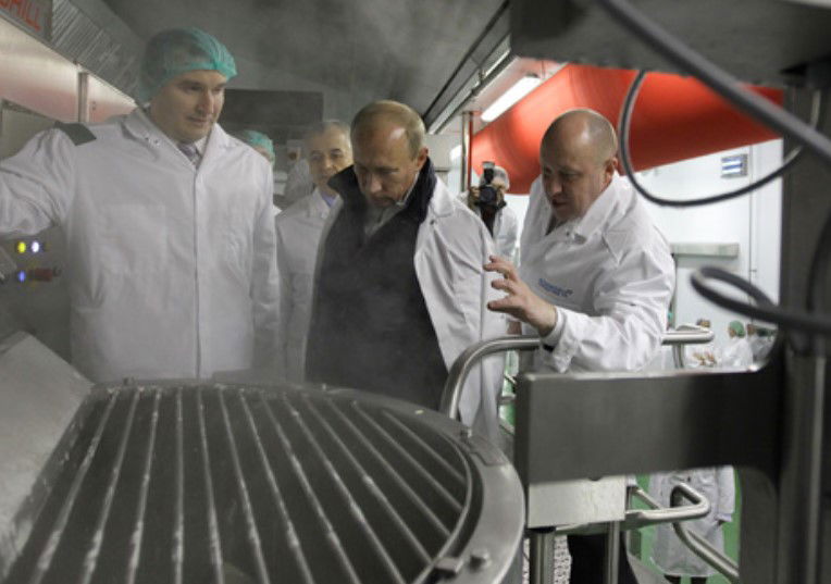 הבוגד והשליט, בימים טובים יותר