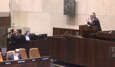 בליאק: "אתה חצוף!" • אשר: "איך אומרים 'מוצצי דם' ברוסית?"