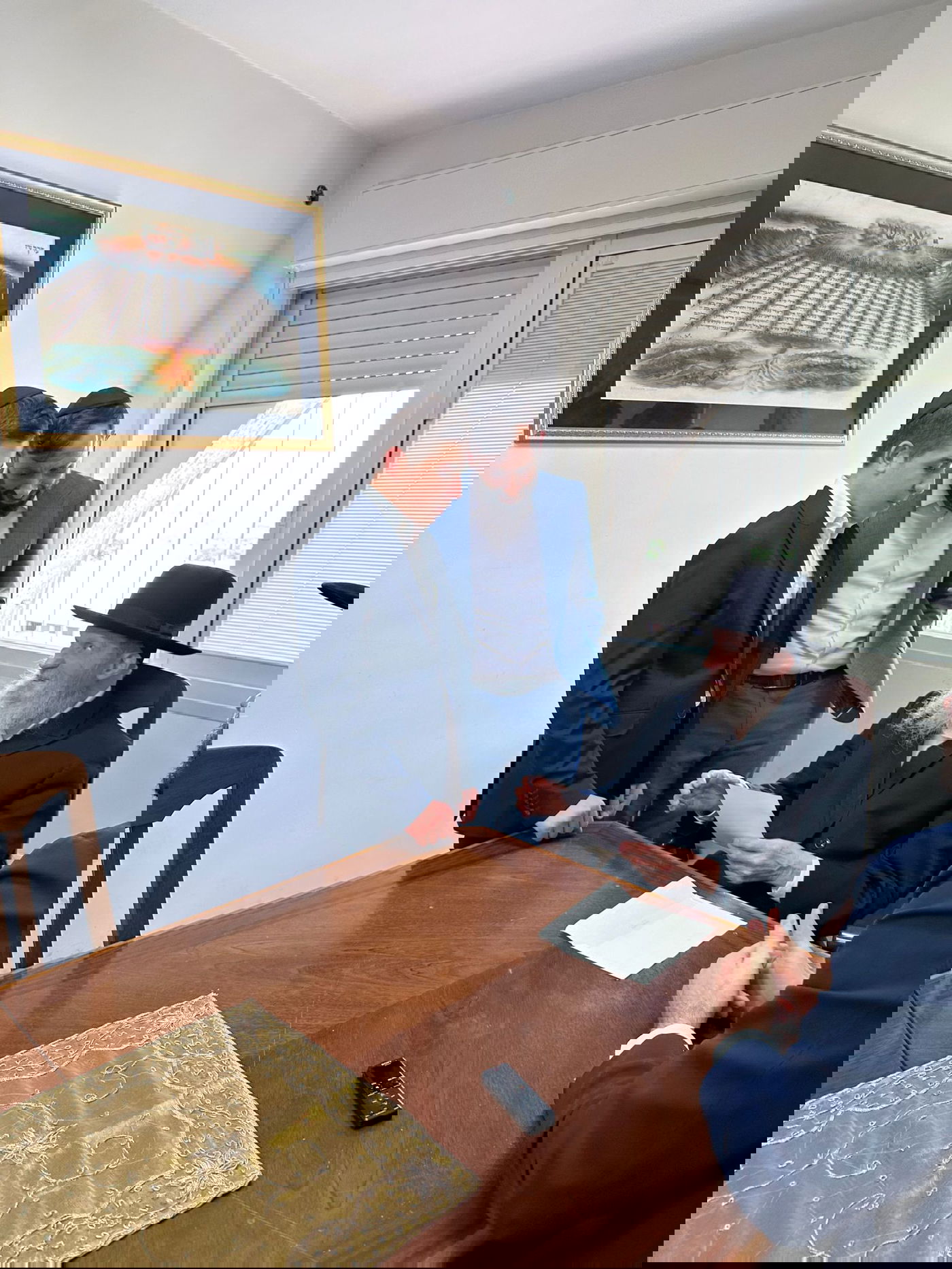 לקראת בר המצווה: ינקי דרעי ובנו במעונם של גדולי ישראל