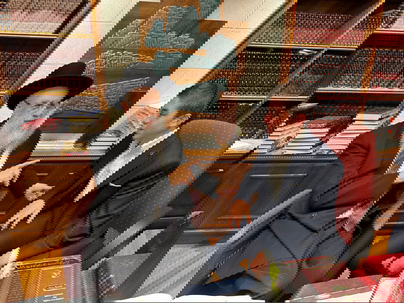 לקראת בר המצווה: ינקי דרעי ובנו במעונם של גדולי ישראל