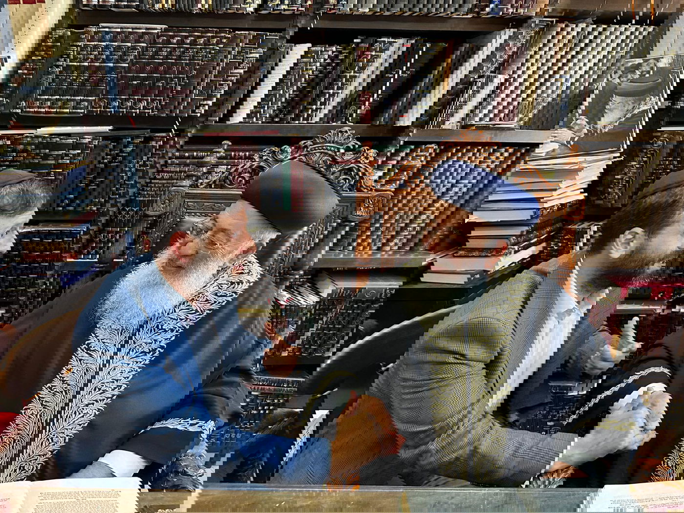 לקראת בר המצווה: ינקי דרעי ובנו במעונם של גדולי ישראל