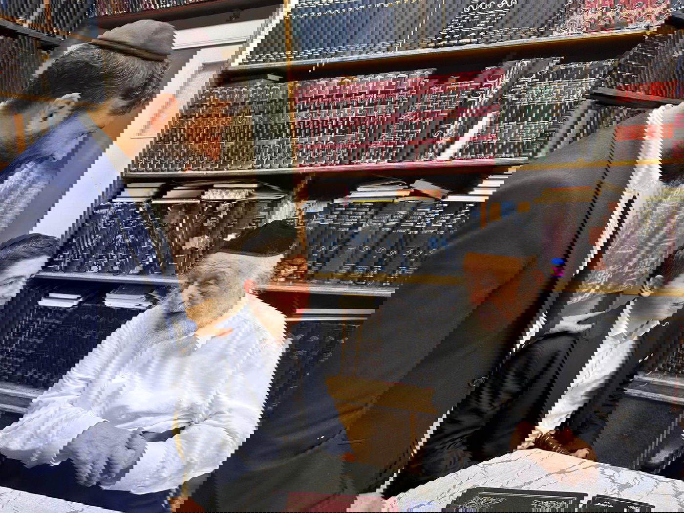 לקראת בר המצווה: ינקי דרעי ובנו במעונם של גדולי ישראל