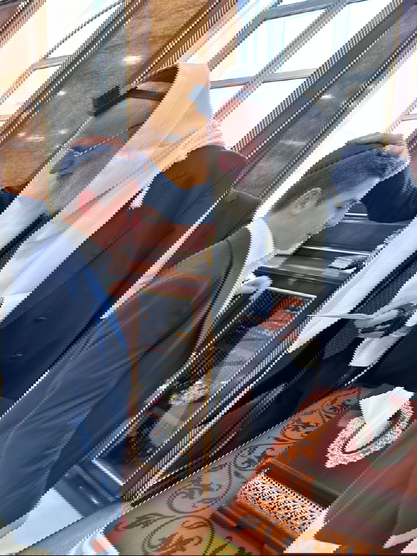 לקראת בר המצווה: ינקי דרעי ובנו במעונם של גדולי ישראל