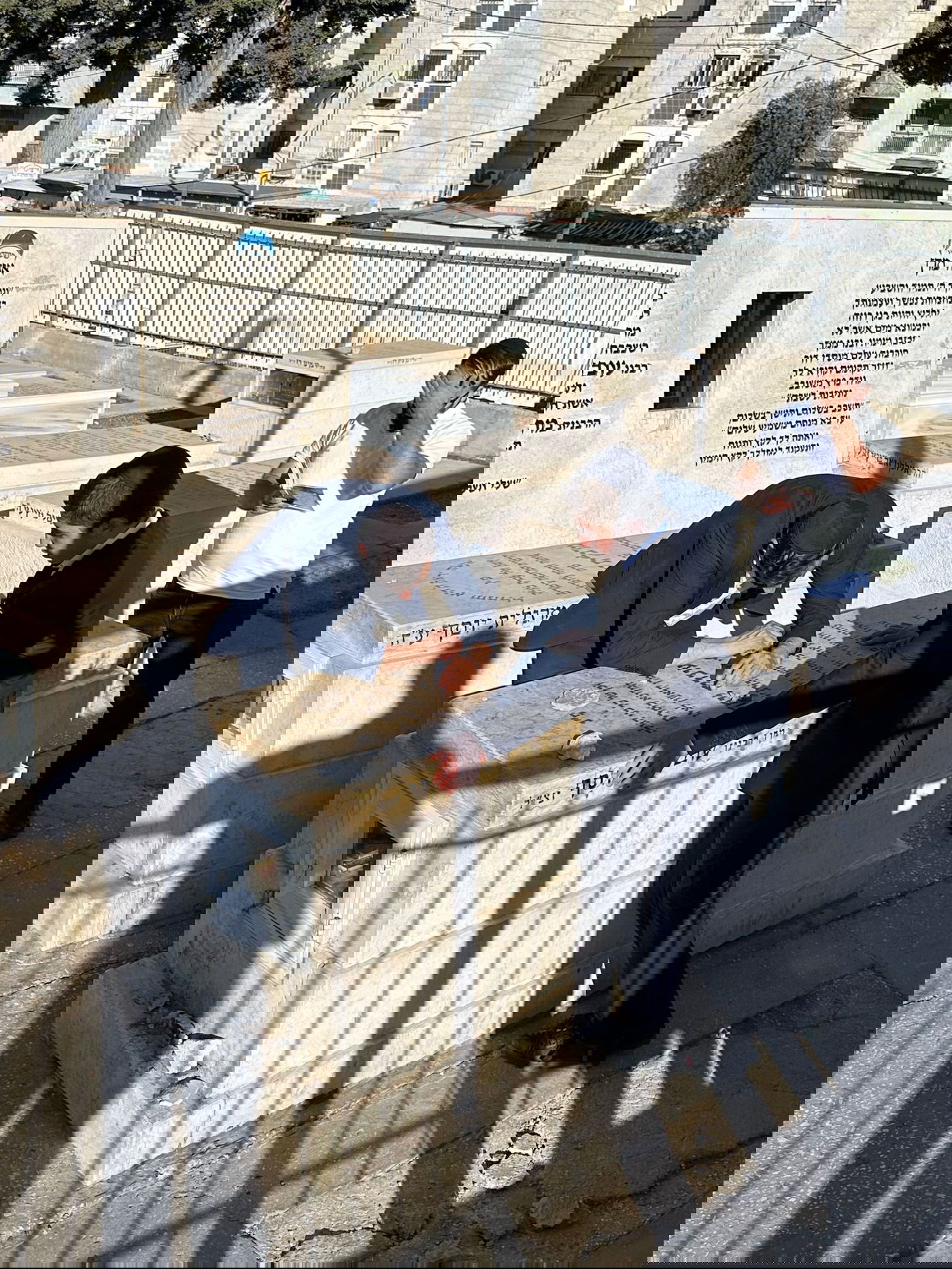 לקראת בר המצווה: ינקי דרעי ובנו במעונם של גדולי ישראל