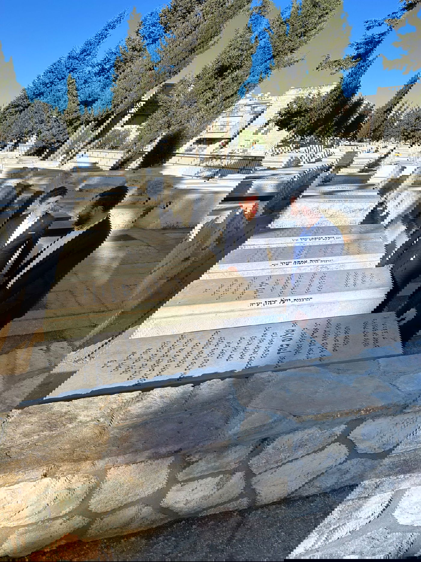 לקראת בר המצווה: ינקי דרעי ובנו במעונם של גדולי ישראל