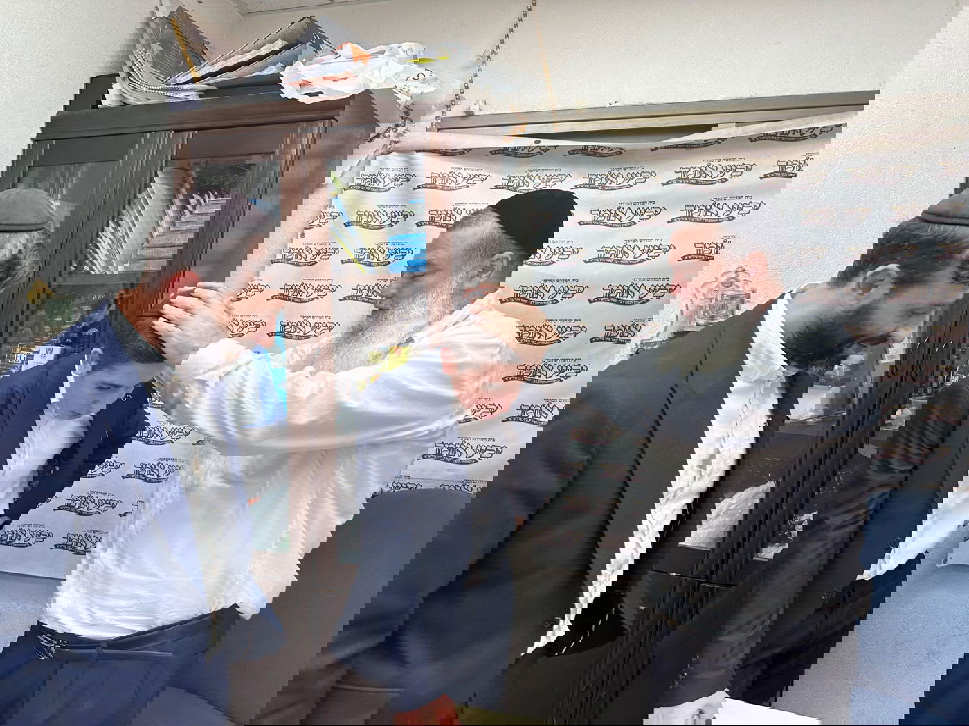 לקראת בר המצווה: ינקי דרעי ובנו במעונם של גדולי ישראל