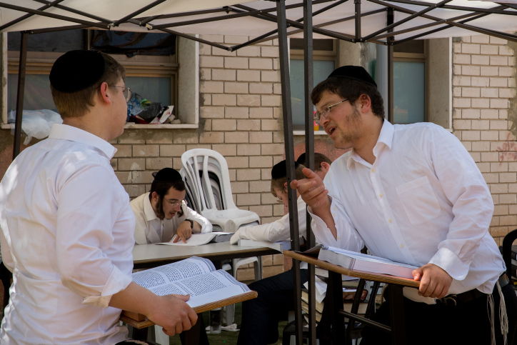 עמלים בתורה | אילוסטרציה