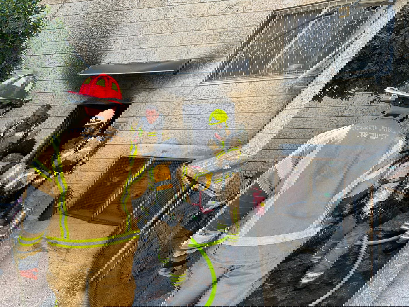 שריפה פרצה במבנה מגורים; אישה בת 50 פונתה במצב קשה