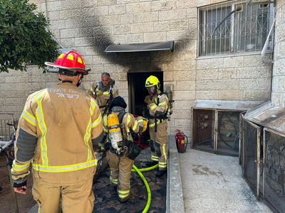 שריפה פרצה במבנה מגורים; אישה בת 50 פונתה במצב קשה