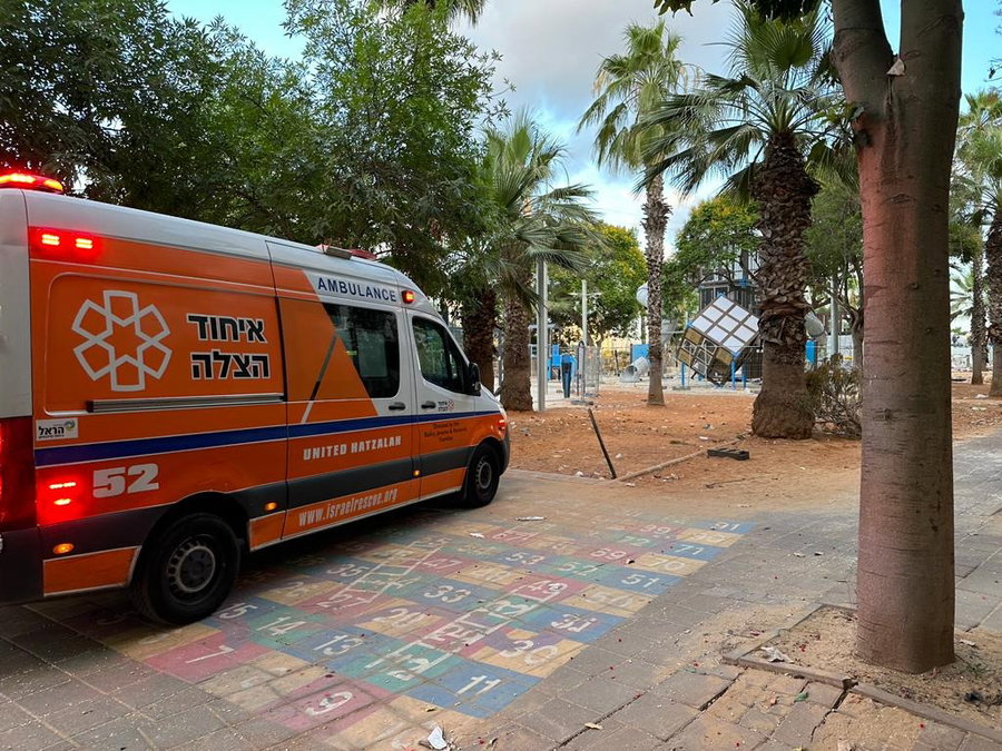 ילד בן 10 נפל ממתקן בגינה בבני ברק; מצבו קל עד בינוני