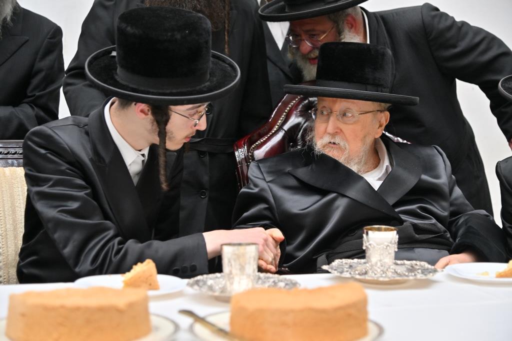 שמחת אירוסי בת המשפיע רבי נחמן בידרמן עם נינו של הרבי מביאלה