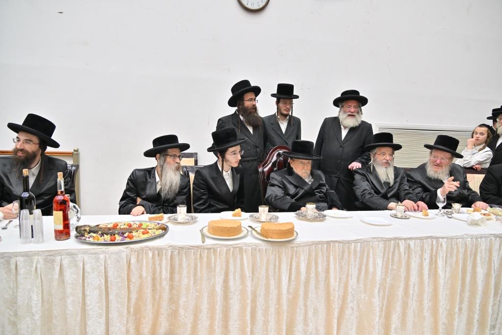 שמחת אירוסי בת המשפיע רבי נחמן בידרמן עם נינו של הרבי מביאלה