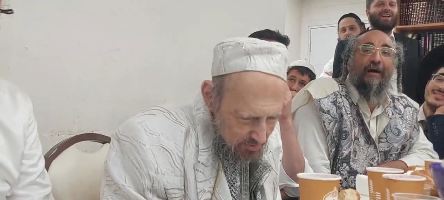 המקובל שר עם היהודי התימני | צפו