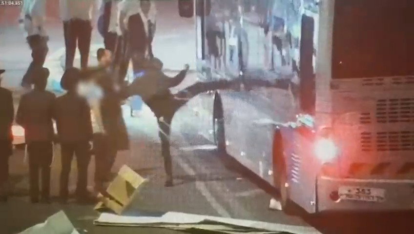 הבעיטה באוטובוס