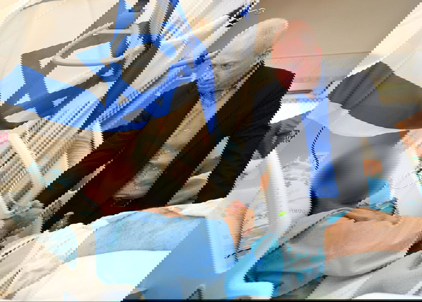 גלנט בביקור אצל פצועי ג'נין: "נגיע לכל מקום, כל האפשרויות על השולחן"