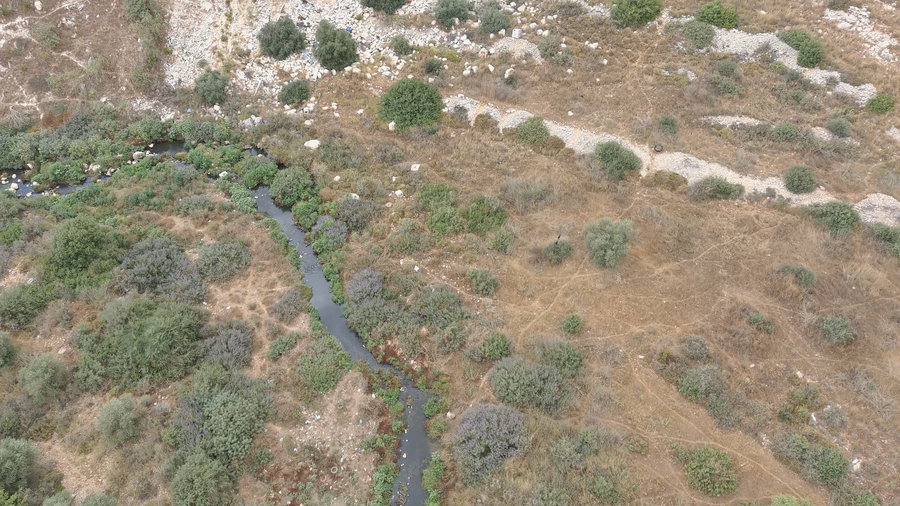 הרחפן מצלם עשרות קילומטרים - מהכפרים הפלסטינים אל מעבר לגדר ההפרדה לכיוון מודיעין עילית (מצד ימין) וכפר אורנים