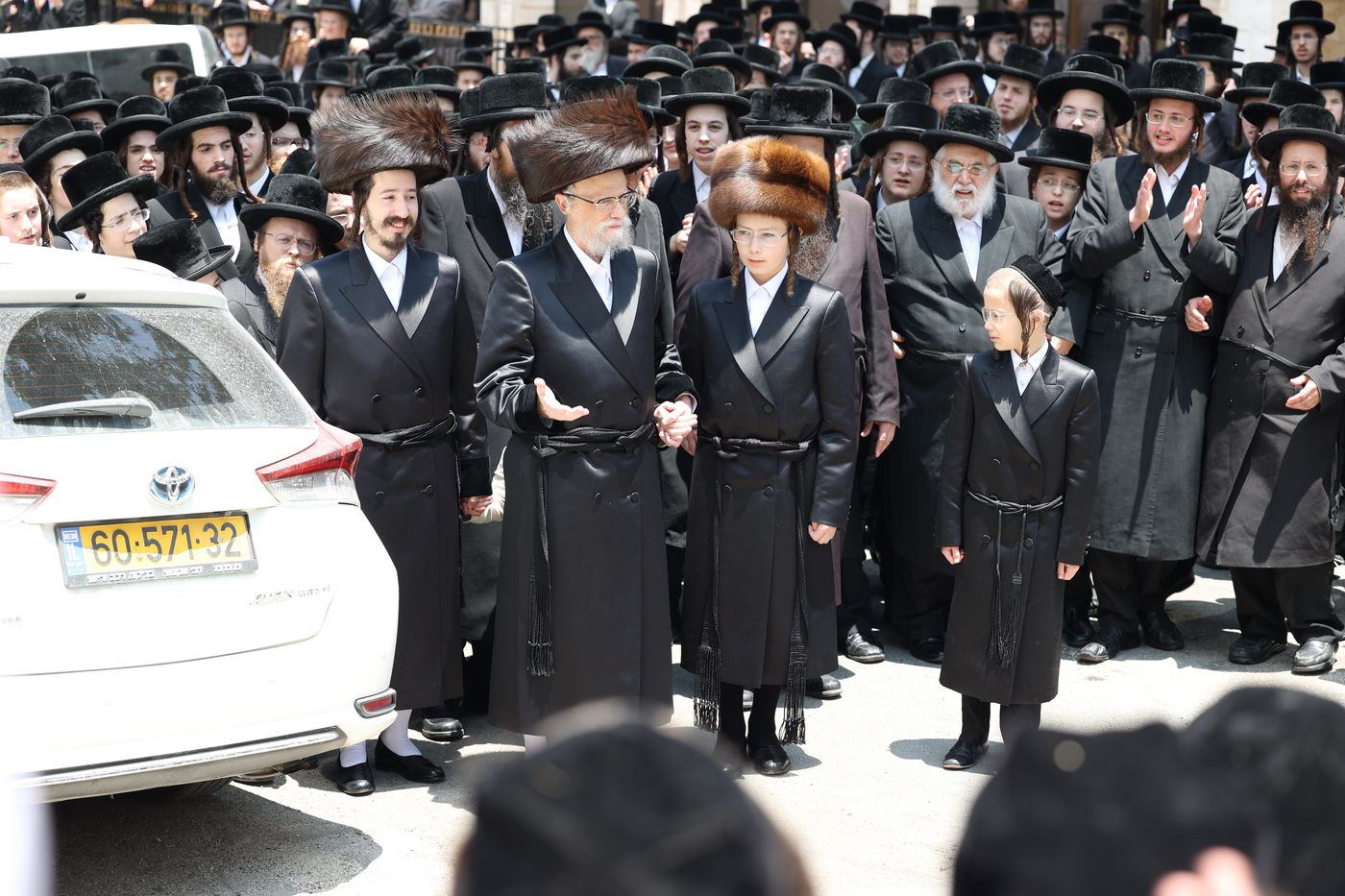 מעמד הנחת תפילין ושולחן לחיים לאחר התפילה