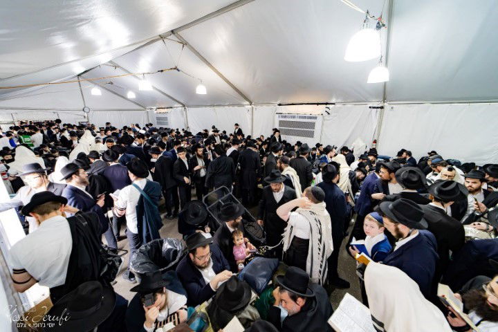 ההמונים ליד ציון הרבי, היום