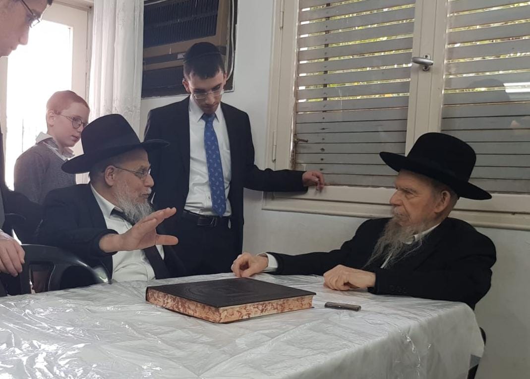 הגר"ד לוי עם חמיו הגרי"ג אדלשטיין זצוק"ל