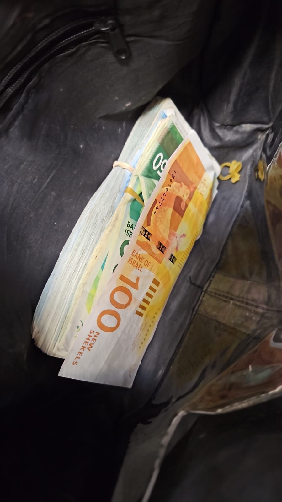 המאבק במימון הטרור הערבי: המשטרה פשטה על 16 בתים של אסירים ביטחוניים