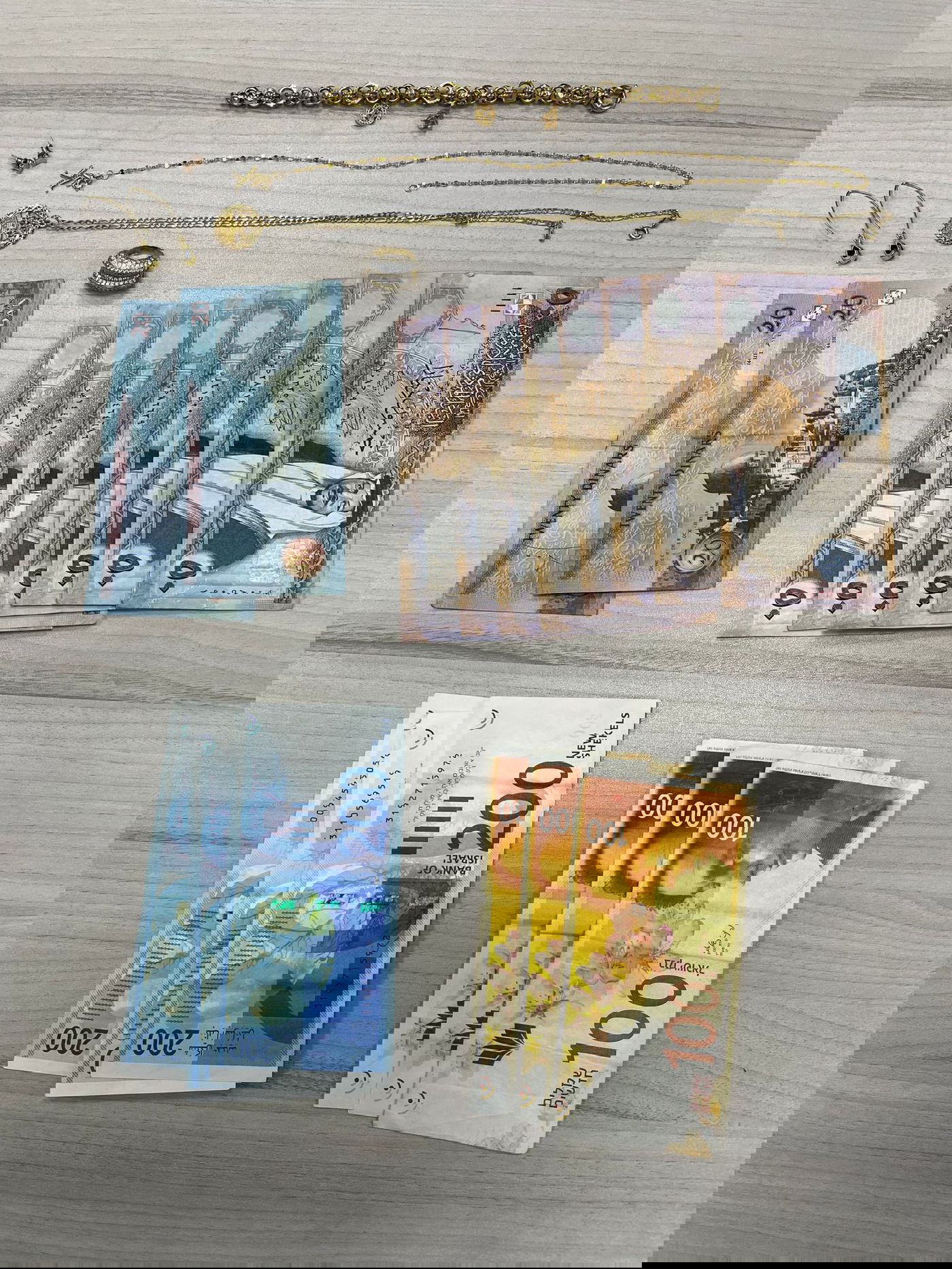 המאבק במימון הטרור הערבי: המשטרה פשטה על 16 בתים של אסירים ביטחוניים