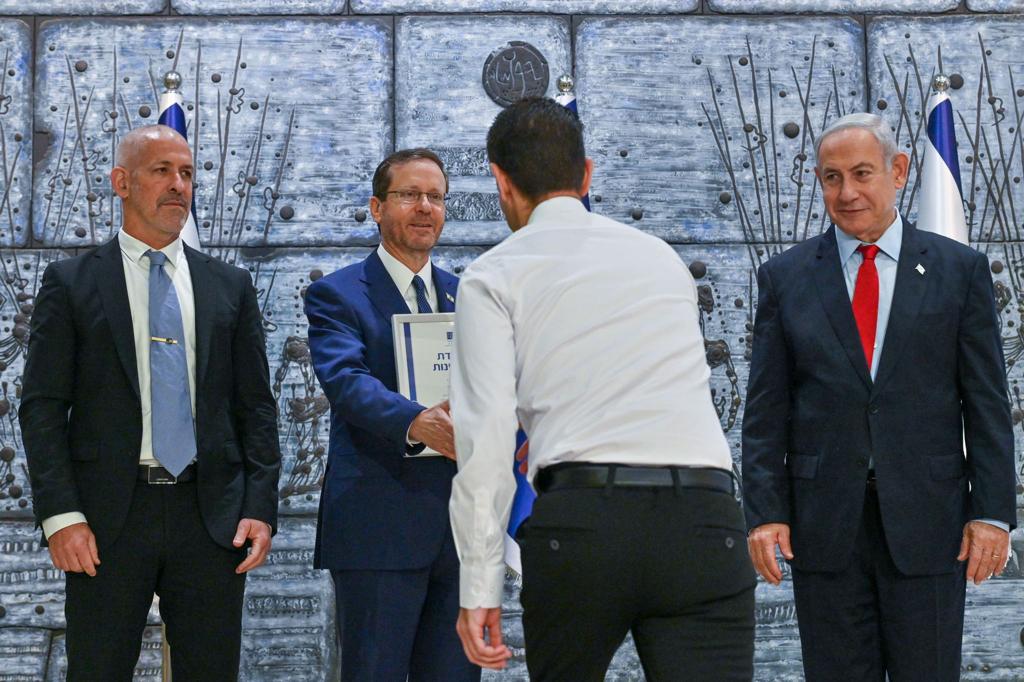 בטקס בבית הנשיא: ראש השב"כ שיבח את המצטיינת החרדית