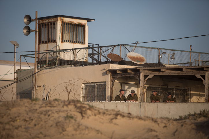 בסיס צבאי | ארכיון