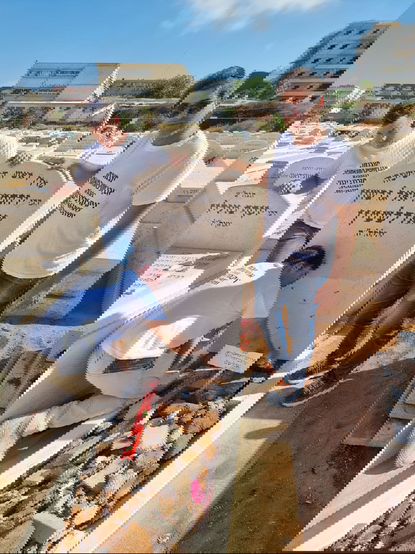 לקראת 'השלושים', הונחה המצבה על קברו של מרן ראש הישיבה הגר"ג אדלשטיין זצוק"ל