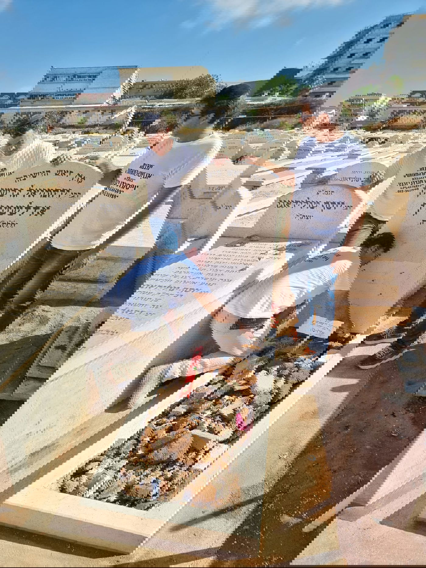 לקראת 'השלושים', הונחה המצבה על קברו של מרן ראש הישיבה הגר"ג אדלשטיין זצוק"ל